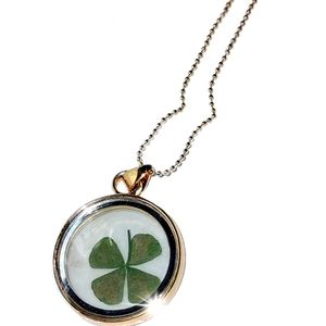 4-Leaf Clover Glass Pendant Necklace